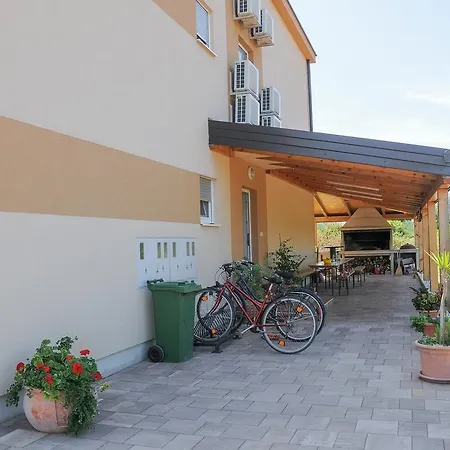 Apartmani Visnjic Sukosan Exterior photo